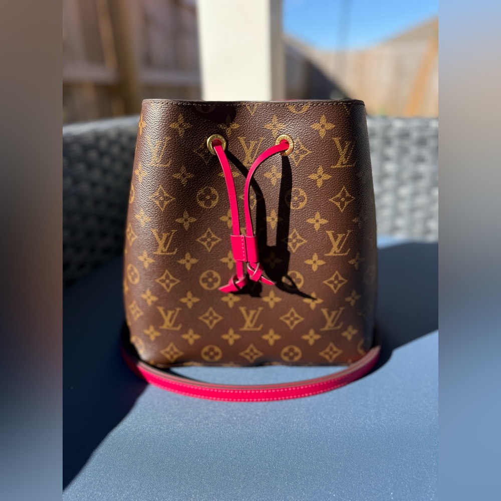 RARE! 🩷 Louis Vuitton NeoNoe Freesia 🩷